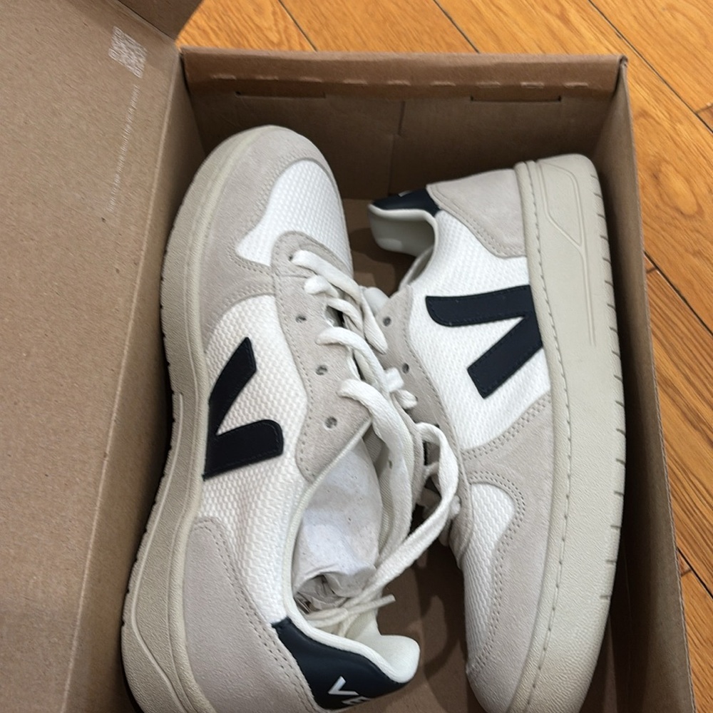 Veja V-10 Sneaker in White & Nautico, Size: EU 38 Women’s size 7 - Picture 7 of 13